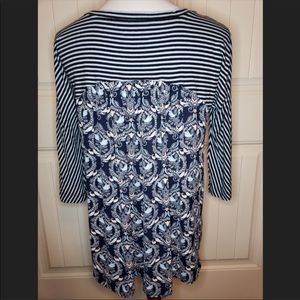 Loft top with pattern on the back.